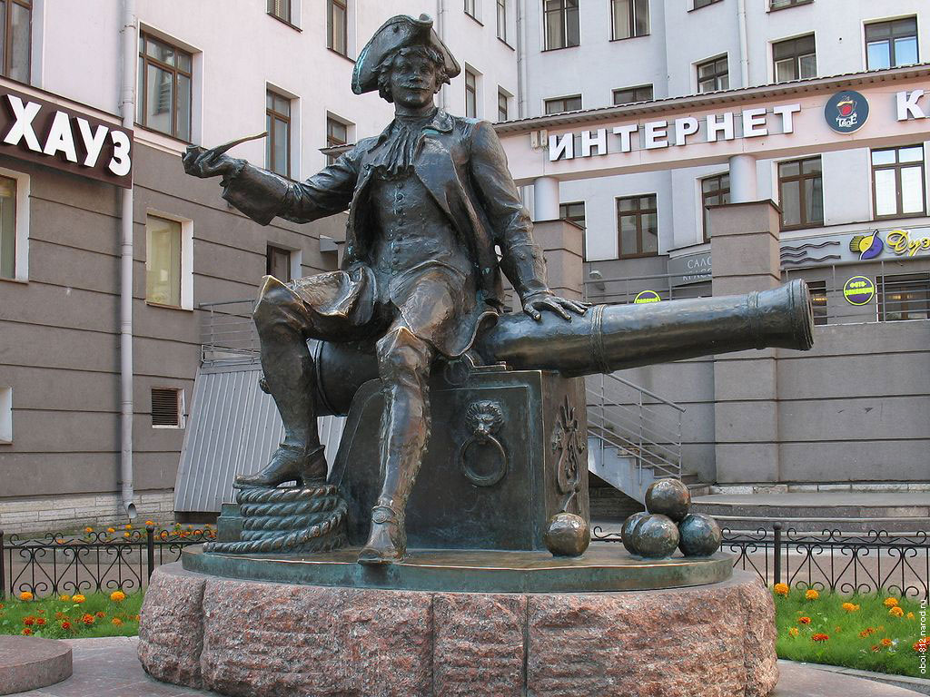 памятник Василию Кормчину на седьмой линии Васильевского острова в Питере