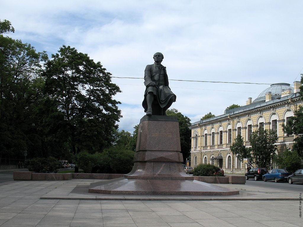 Памятник М. В. Ломоносову возле здания двенадцати коллегий на Васильевском острове в Петербурге