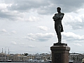 памятник И. Ф. Крузенштерн на набережной Лейтенанта Шмидта в Петербурге