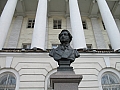 памятник Пушкину на Васильевском острове в Петербурге