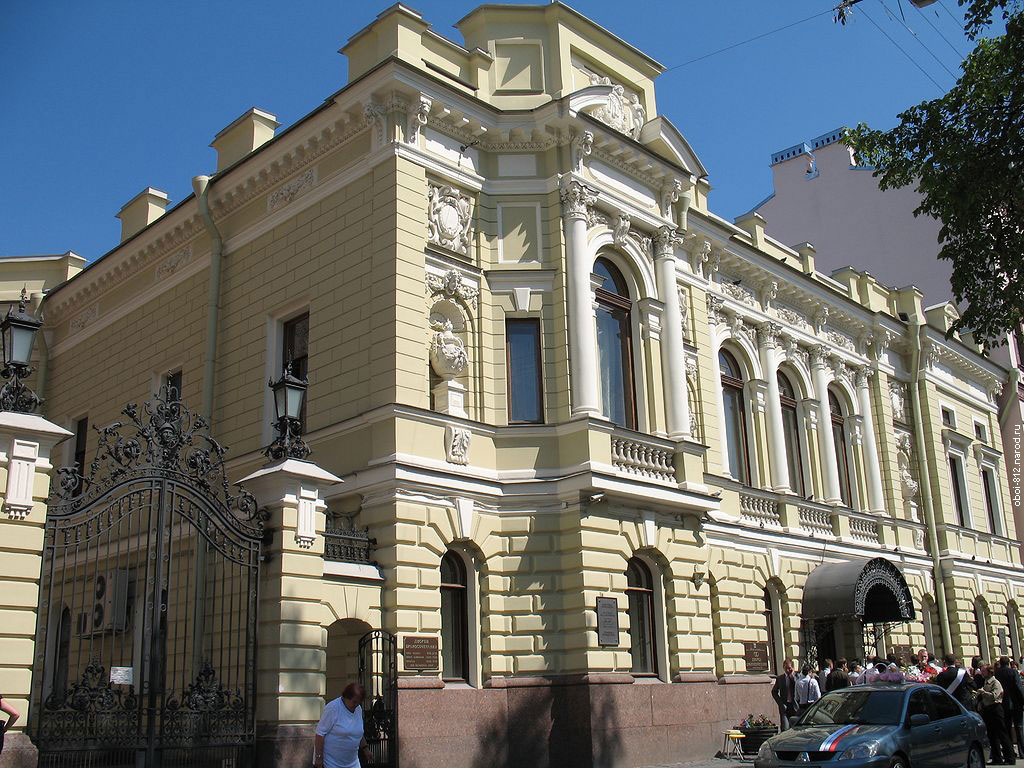 Дворец бракосочетаний на Фурштатской, недалеко от станции метро Чернышевская в Санкт-Петербурге