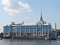Нахимовское училище в Питере, рядом крейсер Аврора и Сампсониевский мост
