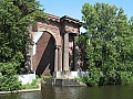 Знаменитая арка, вход на рукотворный остров Новая Голландия в Санкт-Петербурге