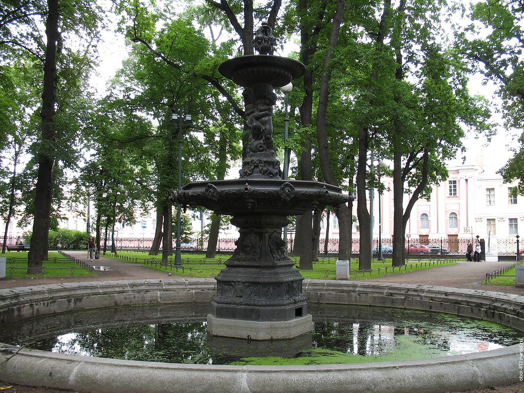 фонтан в Румянцевском саду на Васильевском острове в Санкт-Петербурге