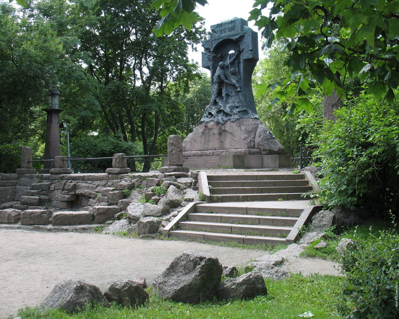памятник миноносцу Стерегущий и его команде моряков, находится в Александровском парке, недалеко от станции метро Горьковская, Санкт-Петербург