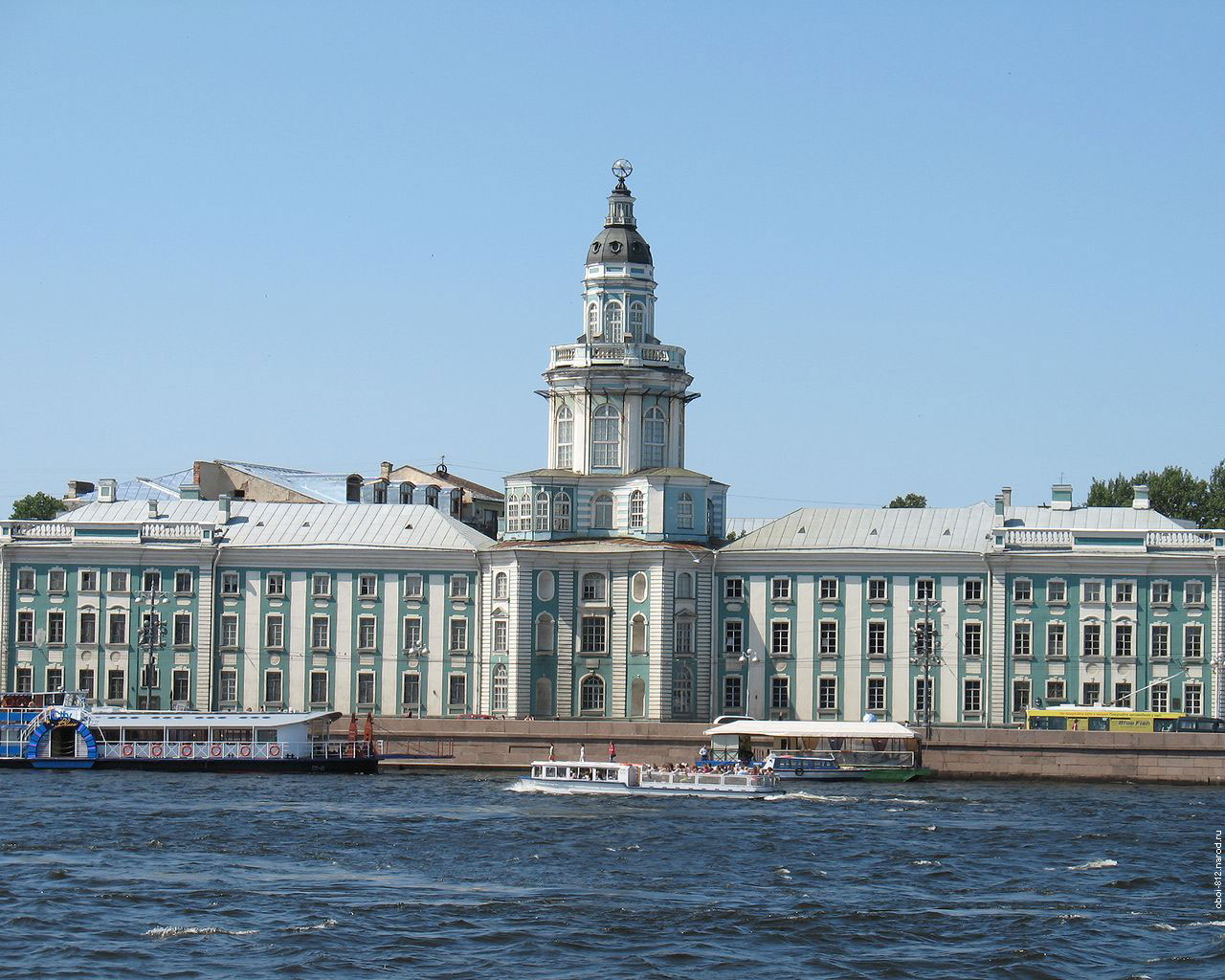 Кунсткамера в Санкт-Петербурге на Васильевском острове