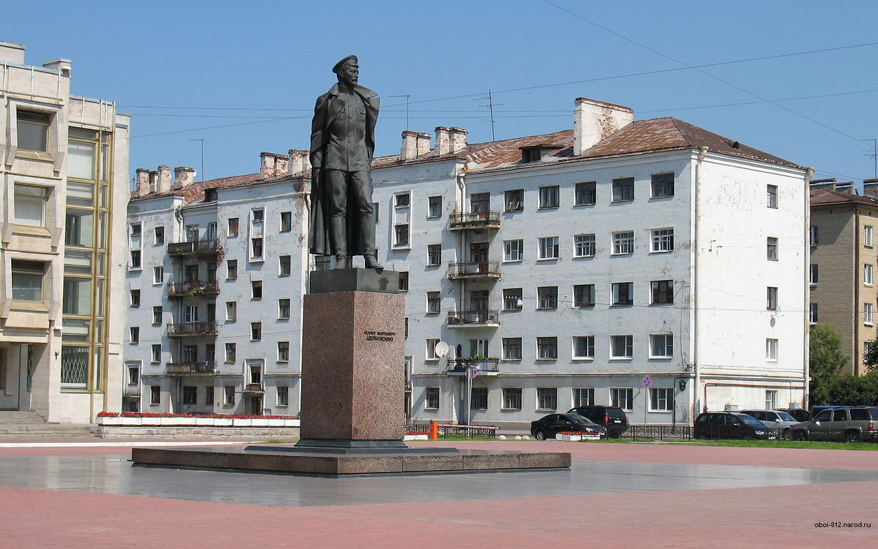 памятник Феликсу Дзержинскому, самый настоящий железный Феликс