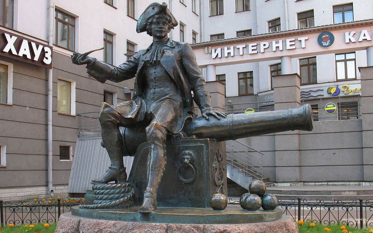 памятник Василию Кормчину на седьмой линии Васильевского острова в Питере