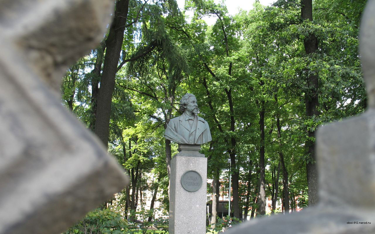 Памятник Илье Репину в саду Румянцева на Васильевском острове в Санкт-Петербурге