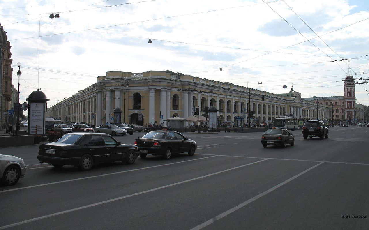 Большой Гостиный двор в Санкт-Петербурге на Невском проспекте