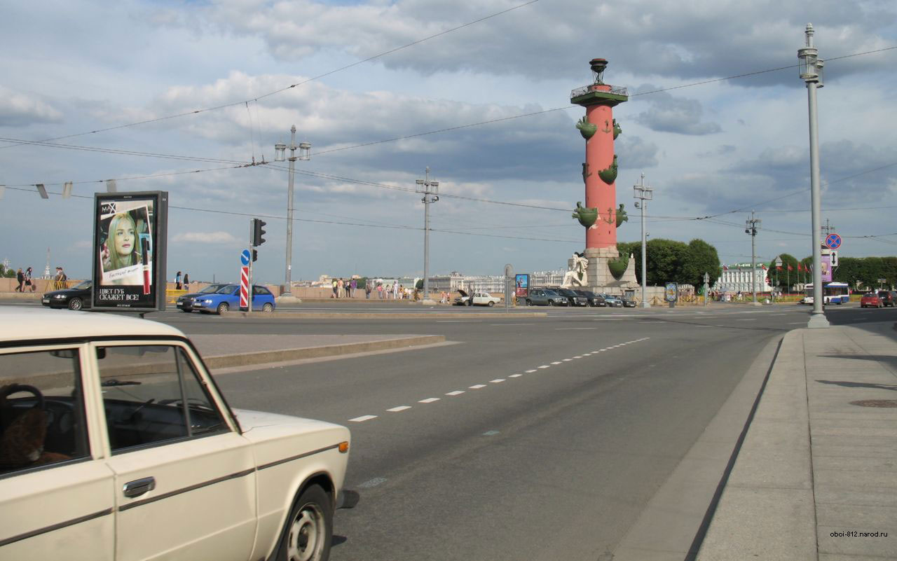 Двигаясь по набережной Макарова к Ростральным колоннам