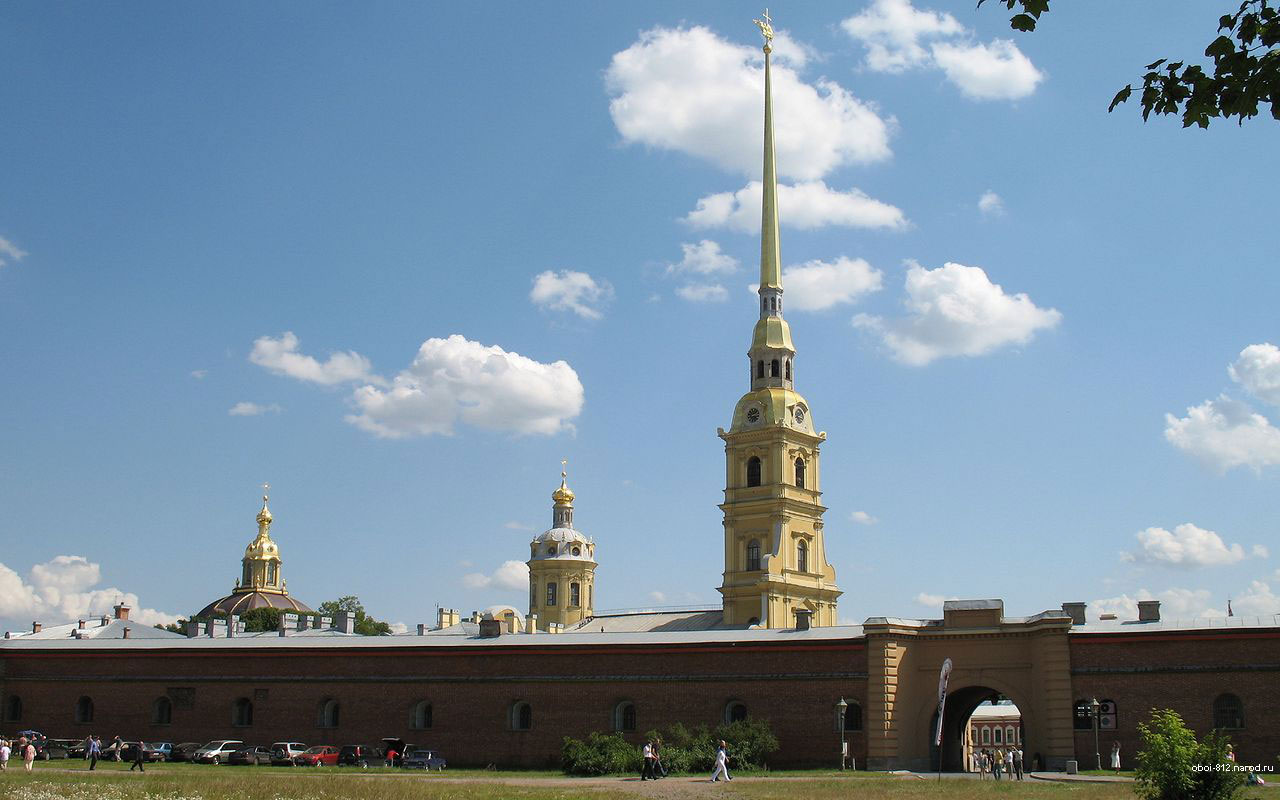 Петропавловский собор в Петропавловской крепости на Заячьем острове в Санкт-Петербурге